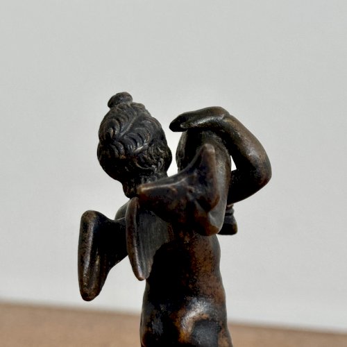 Sculpture en bronze représentant un ange portant un dauphin XIXe M3708