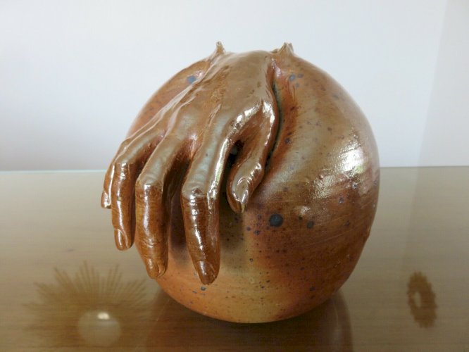SCULPTURE EN GRES SIGNEE  JEF CONDON 1976. 
