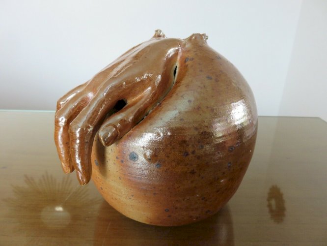SCULPTURE EN GRES SIGNEE  JEF CONDON 1976. 