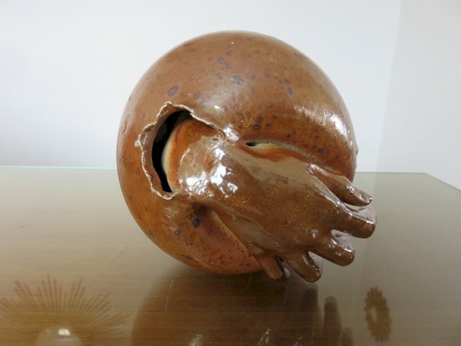 SCULPTURE EN GRES SIGNEE  JEF CONDON 1976. 