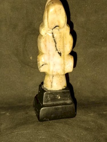 sculpture en pierre visage dans le gout maya ou azteque en bon etat