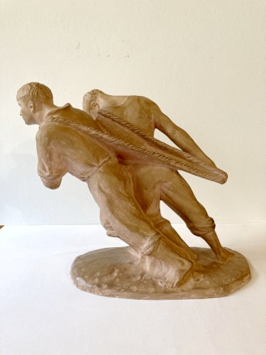 Sculpture en terre "Les haleurs", signée JC Guéro, années 1920-30