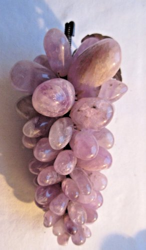 Sculpture en verre Art Déco, grappe de raisin aux grains mauve, violine, violet