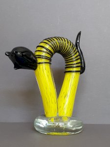 Sculpture en verre soufflé représentant un chat stylisé dans le style de Murano