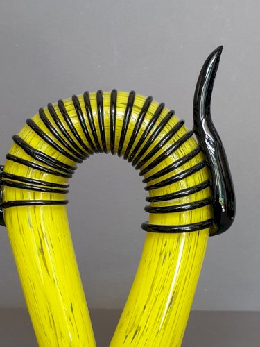 Sculpture en verre soufflé représentant un chat stylisé dans le style de Murano