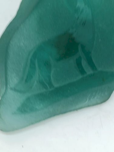 sculpture en verres verte décor loups signé siku en bon etat