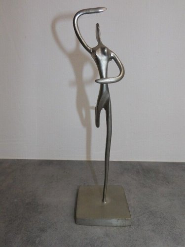 SCULPTURE FEMME NUE EN ETAIN