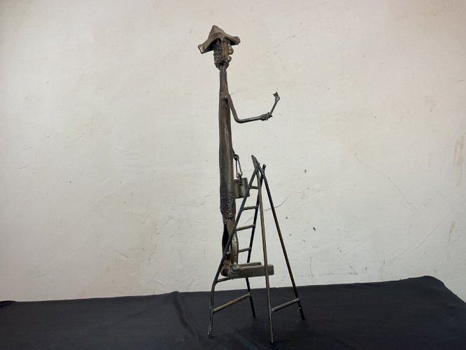 SCULPTURE humoristique en fer forgé peintre en bâtiment signée .
