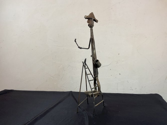 SCULPTURE humoristique en fer forgé peintre en bâtiment signée .