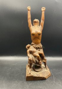 Sculpture - Mother mourning her child who died due to bombings, war