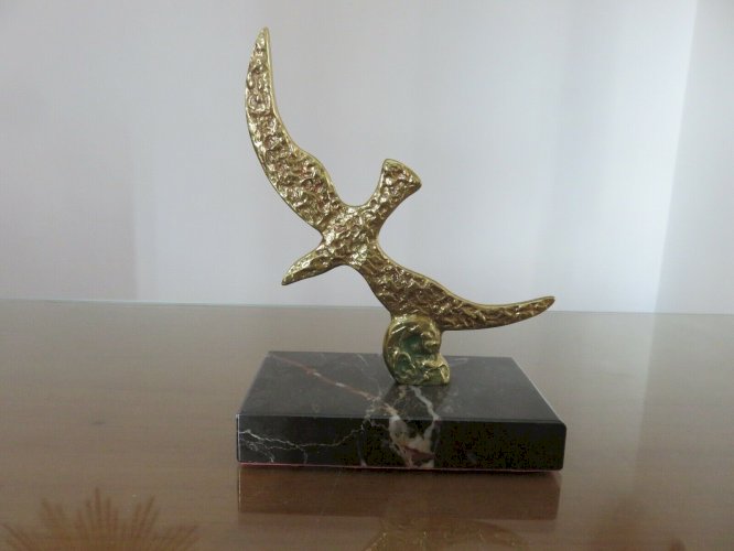 SCULPTURE MODERNISTE EN LAITON SUR SOCLE EN MARBRE ANNEES 70 VINTAGE 