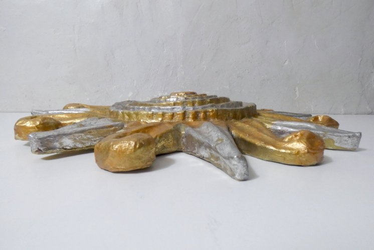 Sculpture murale relief Soleil Sun papier maché or et argent Vintage