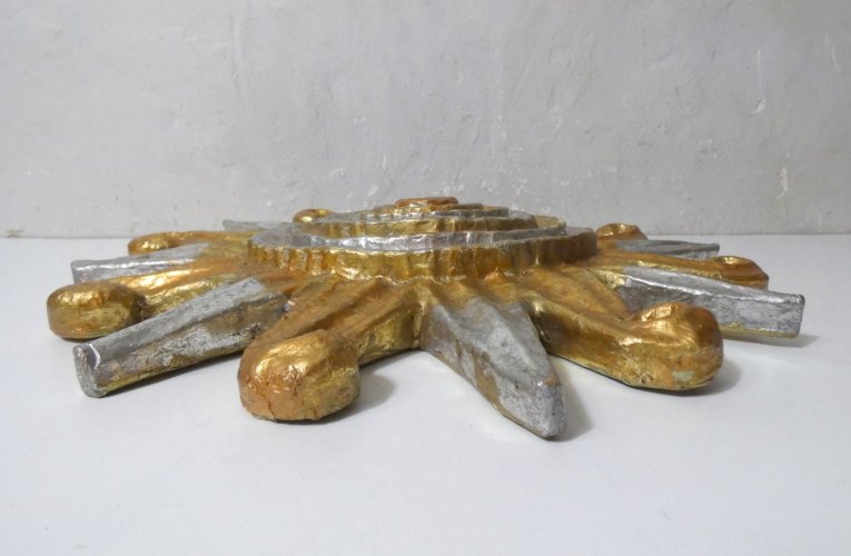 Sculpture murale relief Soleil Sun papier maché or et argent Vintage