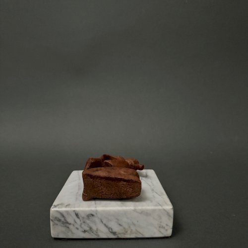 Sculpture par Calin Hentea représentant une mère et son enfant XXe M3478