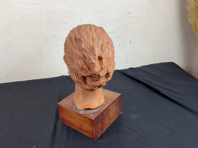 sculpture terre cuite tête de femme art nouveau style mascotte signer