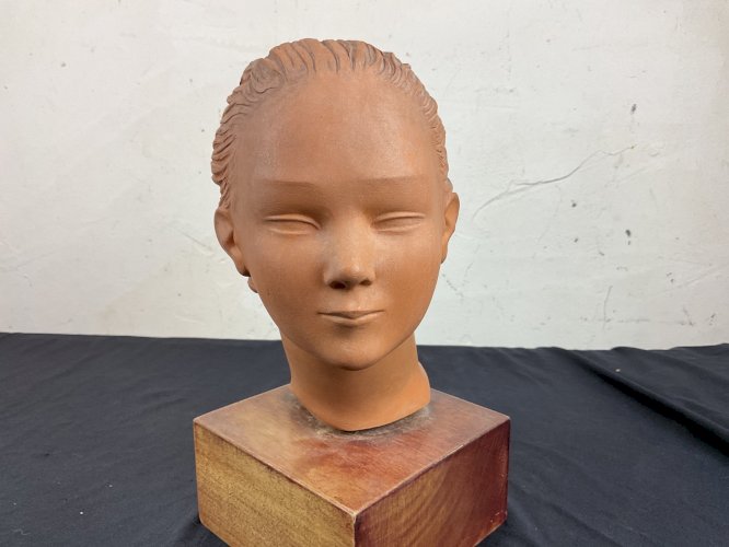 sculpture terre cuite tête de femme art nouveau style mascotte signer