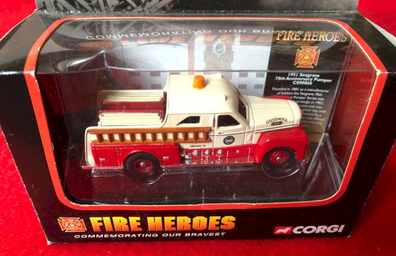 Seagrave Sedan Pumper (1951) 70th Anniversaire Corgi