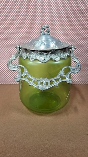 SEAU A BISCUITS EN VERRE EMAILLE DECOR DE FLEUR COUVERCLE ET ANSE EN REGULE