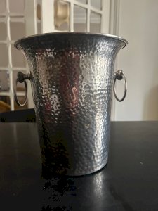 seau à champagne en métal martelé