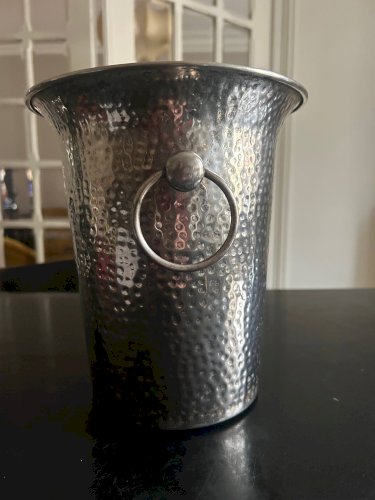 seau à champagne en métal martelé