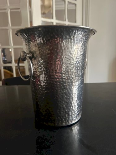 seau à champagne en métal martelé