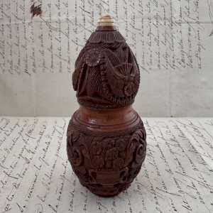Secouette ou tabatière en corozo début XIXe décor floral M4060