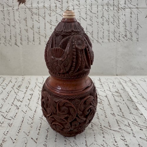 Secouette ou tabatière en corozo début XIXe décor floral M4060