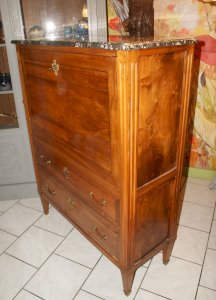 Blond mahogany secretary from the Louis XVI period