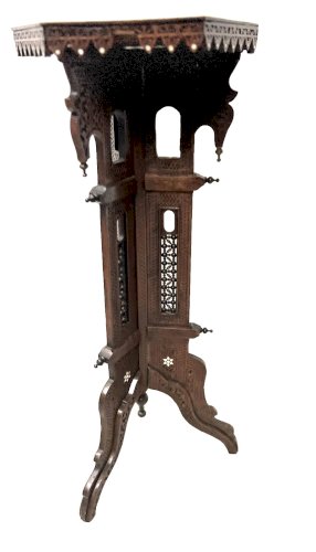 Sellette de style Syrien en bois sculpté a incrustation XX siècle