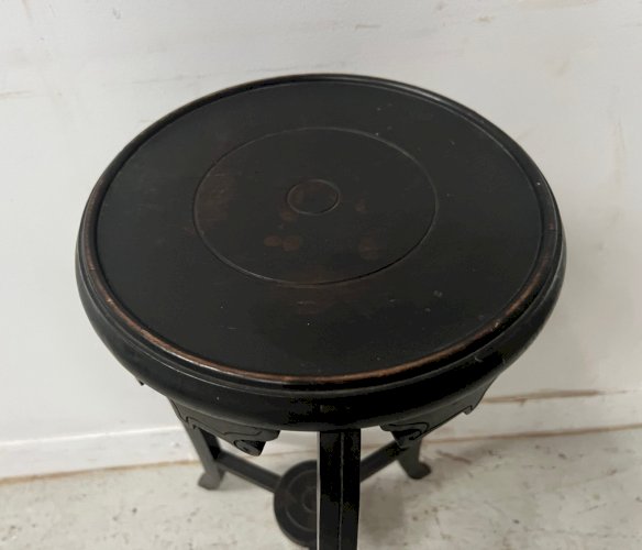 Sellette ronde de style Napoléon en poirier noirci XX siècle