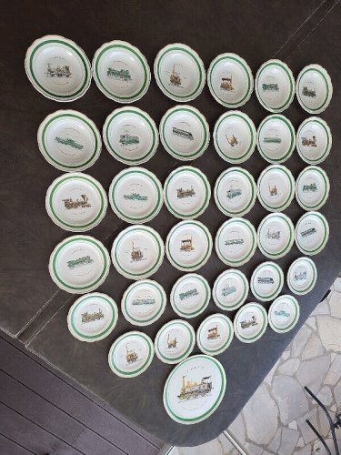 SERICE DE TABLE EN FAIENCE DE GIEN " LE CHEMIN DE FER" DE 36 PIECES