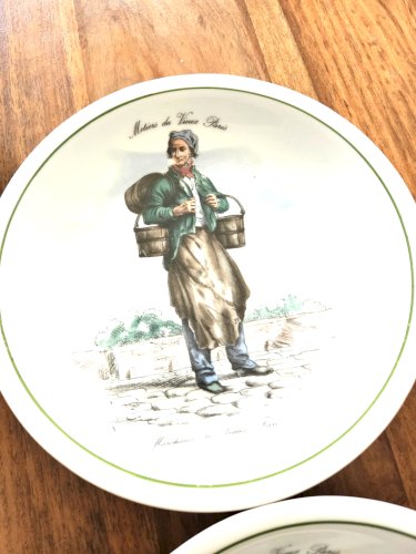 Série 6 petites assiettes "Métiers du vieux Paris", Porcelaine du Berry