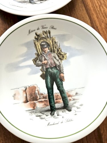 Série 6 petites assiettes "Métiers du vieux Paris", Porcelaine du Berry