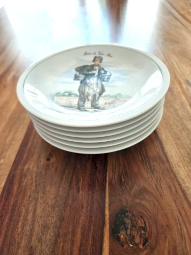 Série 6 petites assiettes "Métiers du vieux Paris", Porcelaine du Berry