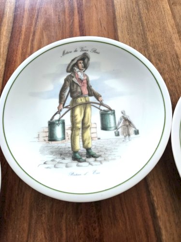 Série 6 petites assiettes "Métiers du vieux Paris", Porcelaine du Berry