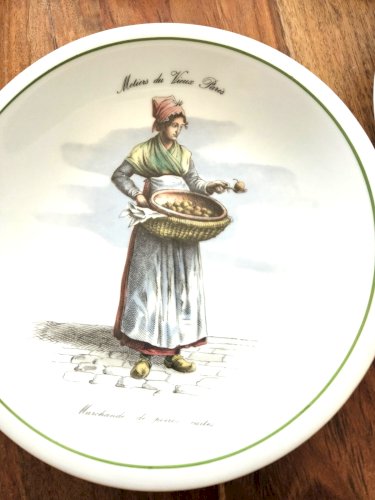 Série 6 petites assiettes "Métiers du vieux Paris", Porcelaine du Berry