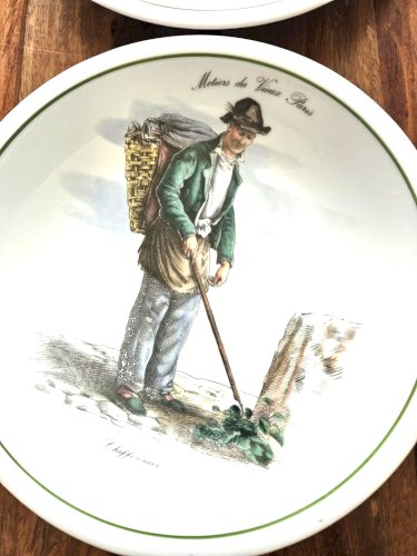 Série 6 petites assiettes "Métiers du vieux Paris", Porcelaine du Berry