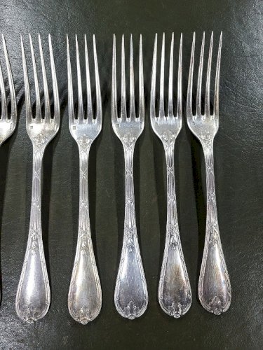 SERIE DE 12 FOURCHETTES DE TABLE CHRISTOFLE EN METAL ARGENTE