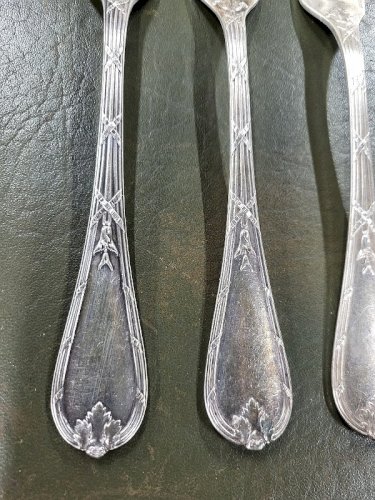 SERIE DE 12 FOURCHETTES DE TABLE CHRISTOFLE EN METAL ARGENTE