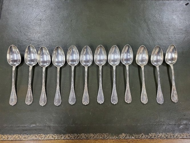 SERIE DE 12 GROSSES CUILLERES CHRISTOFLE RUBANS CLOCHETTES EN METAL ARGENTE