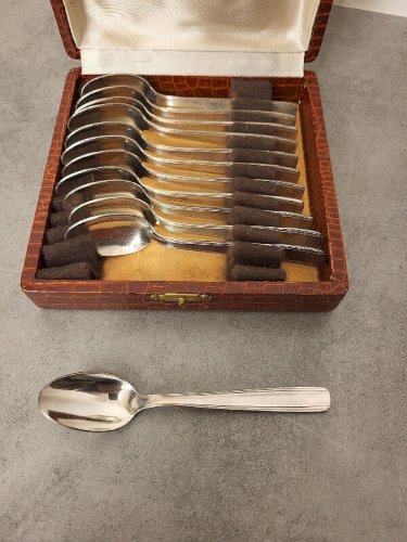 SERIE DE 12 PETITES CUILLERES EN METAL ARGENTE EN BOITE ARGENTAL