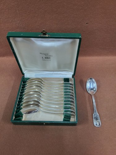 SERIE DE 12 PETITES CUILLERES EN METAL ARGENTE EN BOITE