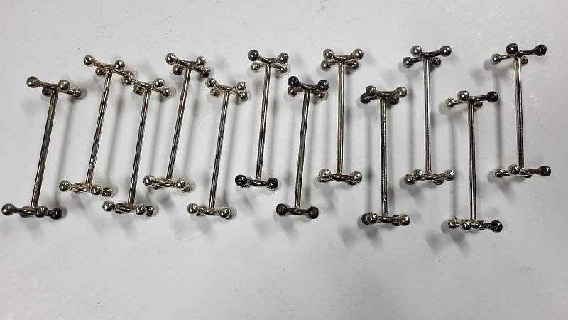 SERIE DE 12 PORTE COUTEAUX ANCIENS N° 1