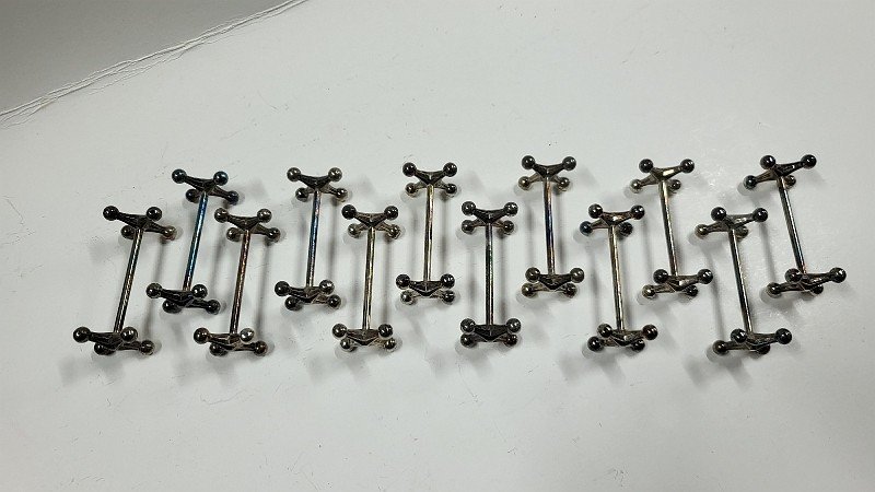 SERIE DE 12 PORTE COUTEAUX ANCIENS N° 2