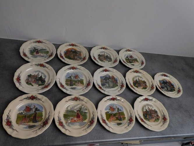 SERIE DE 13 ASSIETTES OBERNAY