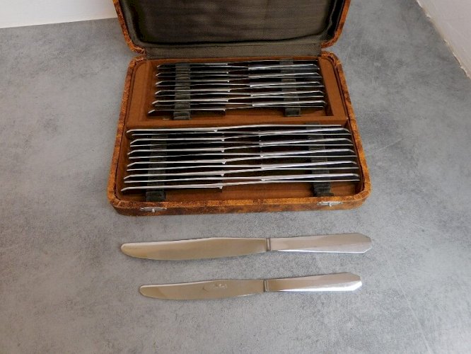 SERIE DE 24 COUTEAUX THIERLUX INOX EN COFFRET