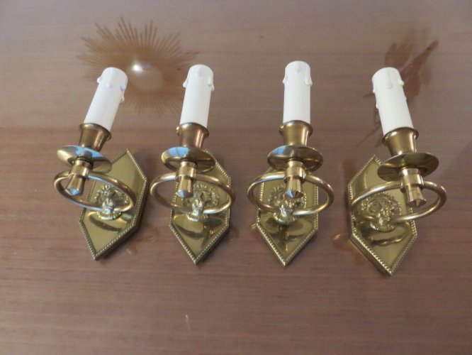 SERIE DE 4 APPLIQUES ART DECO  AUX LIONS  EN LAITON MASSIF DORE 