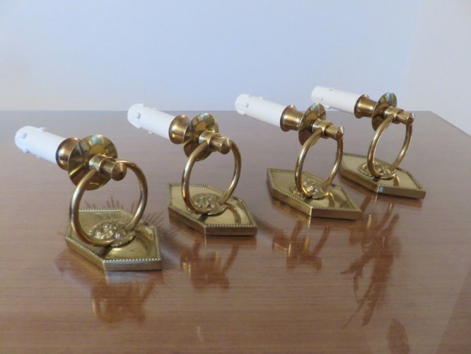 SERIE DE 4 APPLIQUES ART DECO  AUX LIONS  EN LAITON MASSIF DORE 