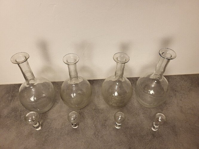 SERIE DE 4 CARAFES ANCIENNES