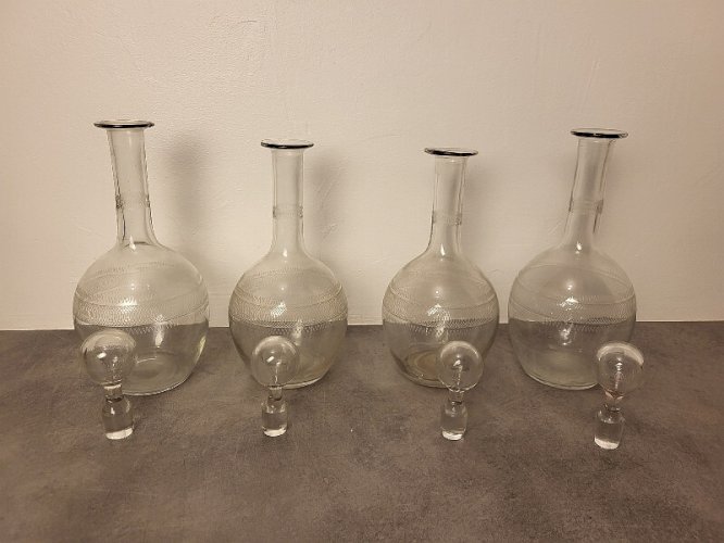 SERIE DE 4 CARAFES ANCIENNES
